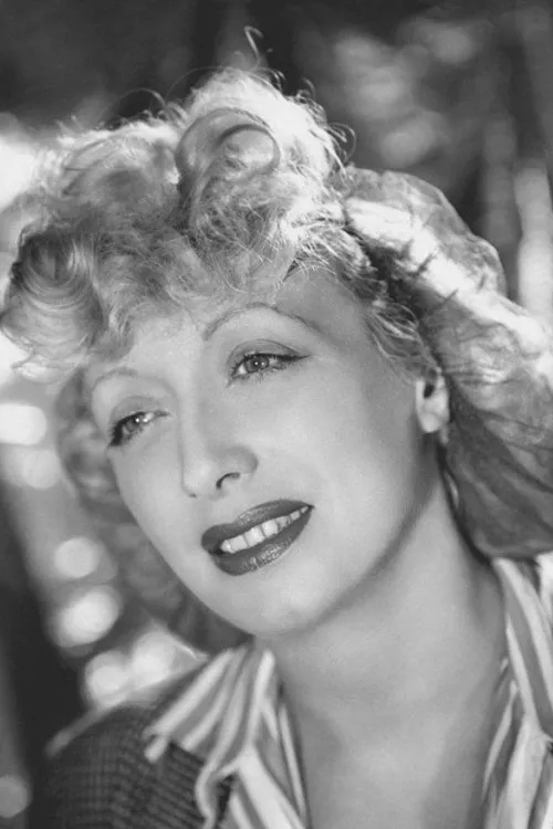 Suzy Prim interpretando a Madeleine Lonant