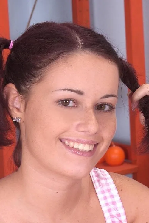 Suzy Spark interpretando a 