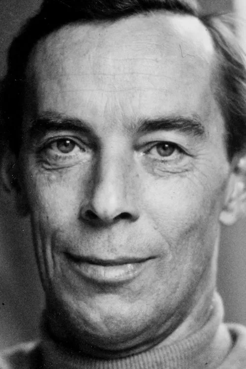 Sven-Eric Gamble interpretando a Steward 1