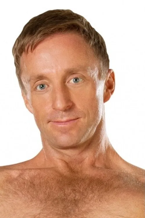 Sven Norse interpretando a Chuck