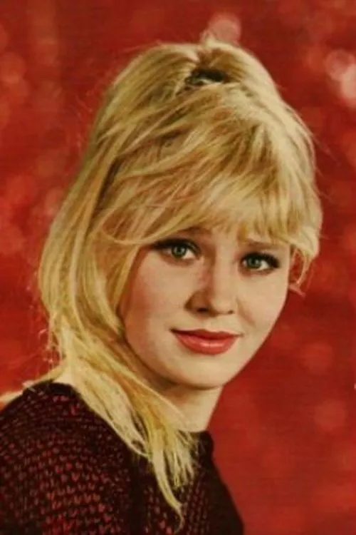 Светлана Савёлова interpretando a