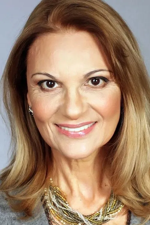 Светлана Тома interpretando a 