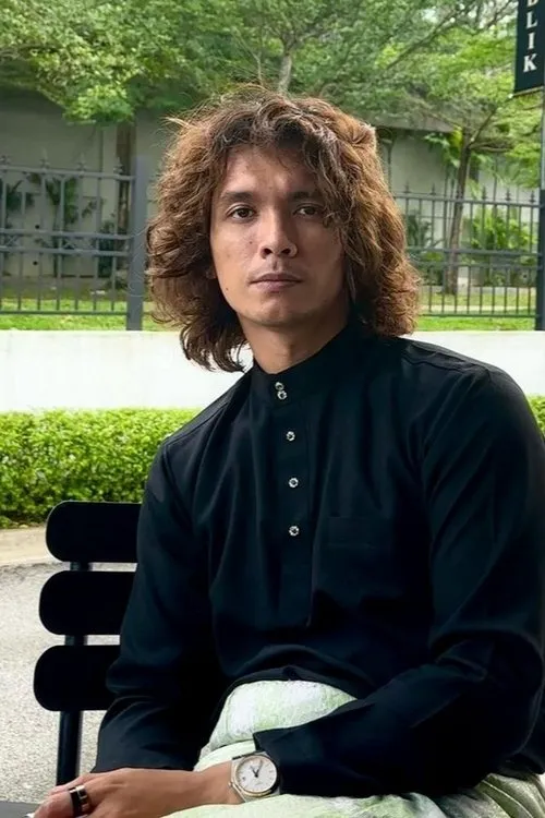 Syarul Ezani interpretando a Ustaz Hilman