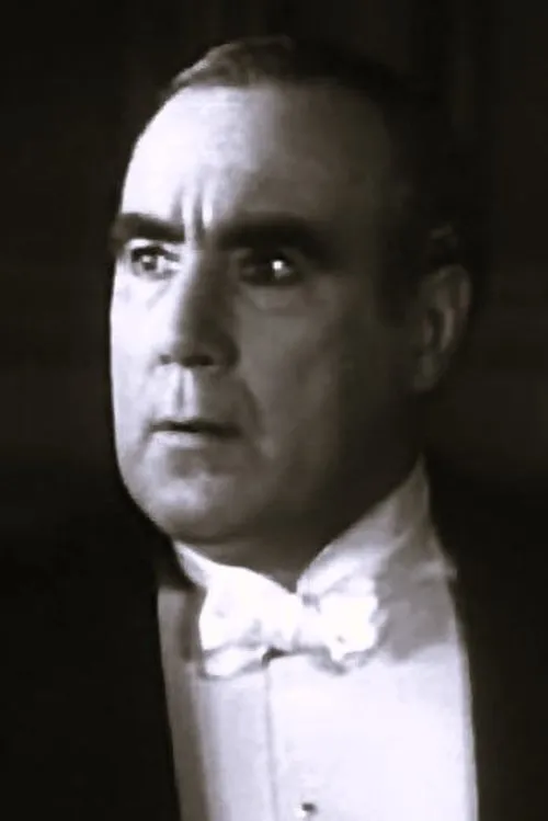 Sydney Jarvis interpretando a McGraw