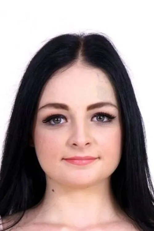 Sydney Shaw interpretando a 