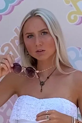 Jake Edwards ha trabajado con Sydnie DeMeyer en 1 ocasiones