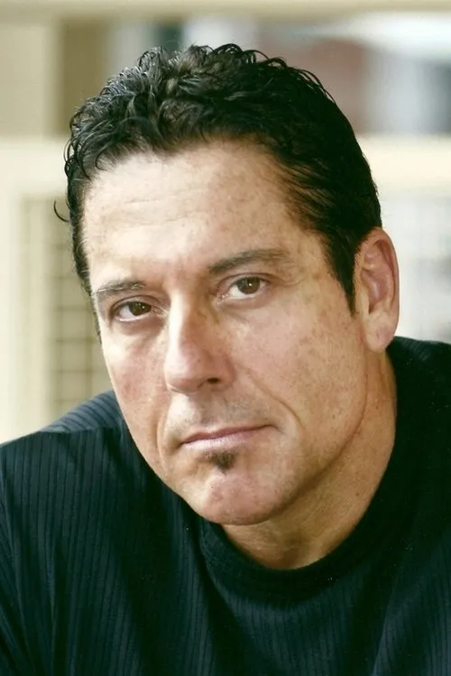 Sylvain Beauchamps interpretando a Macaque