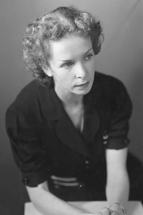 Sylvi Palo interpretando a Mirja Kaarlo