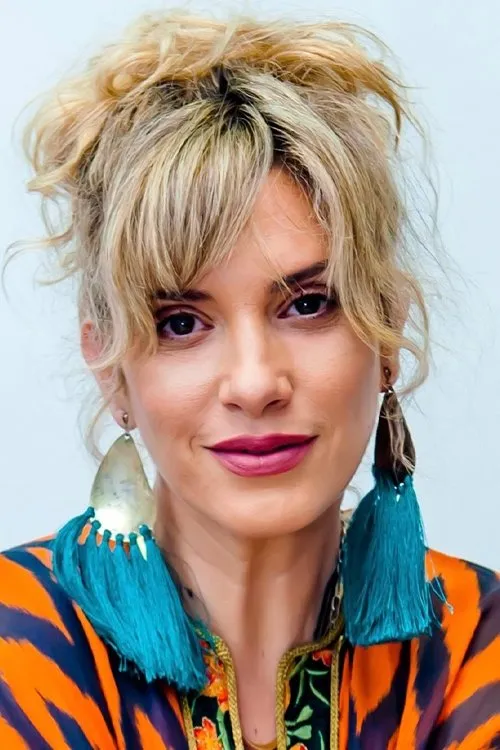 Sylvia Delikoura interpretando a Giota Randou