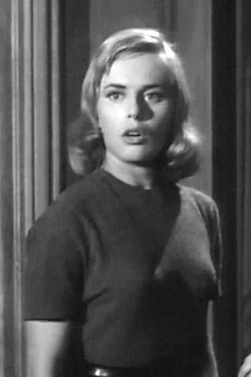 Sylvie Adassa interpretando a 