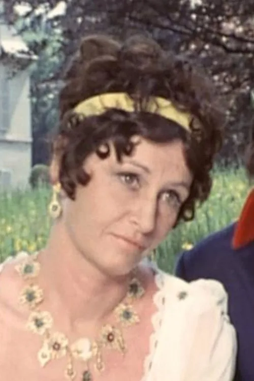 Sylvie Favre interpretando a French Proprietor's Wife