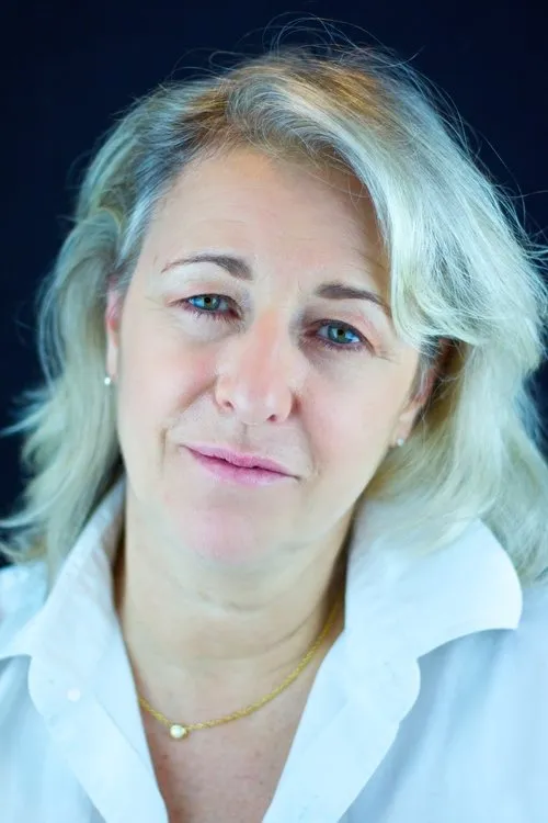 Sylvie Legault interpretando a Self