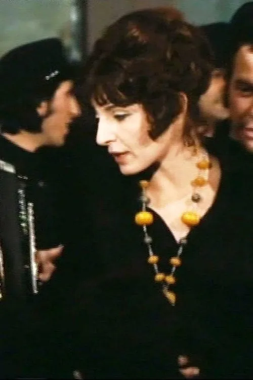 Sylvie Lenoir interpretando a 