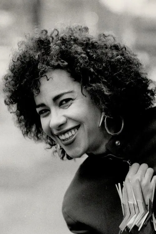 Ndehru Roberts ha trabajado con Taborah Johnson en 1 ocasiones