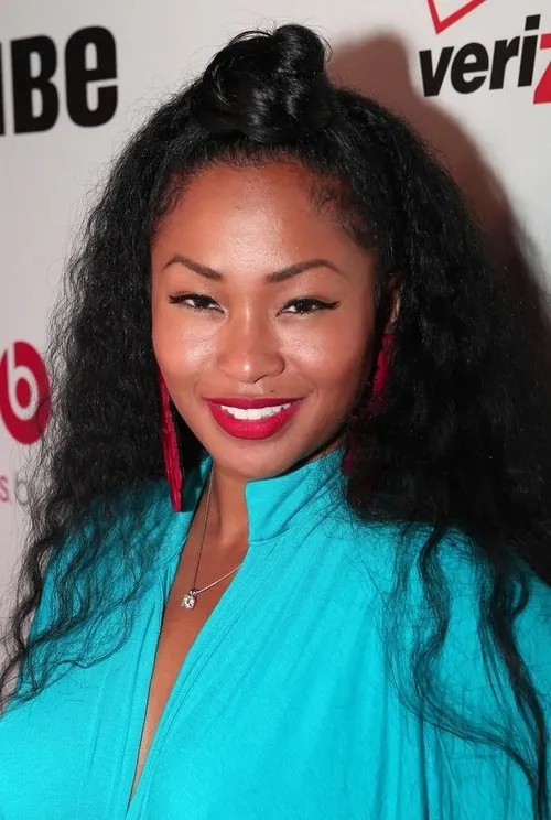 Tae Heckard interpretando a Rochelle Davis