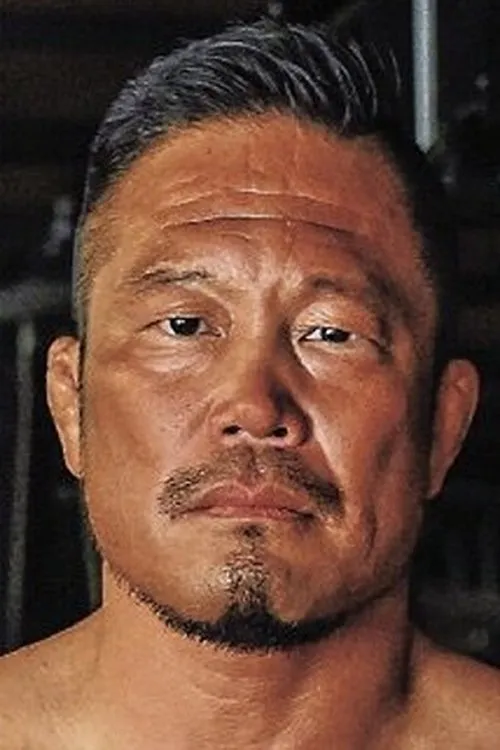 Takashi Sugiura interpretando a