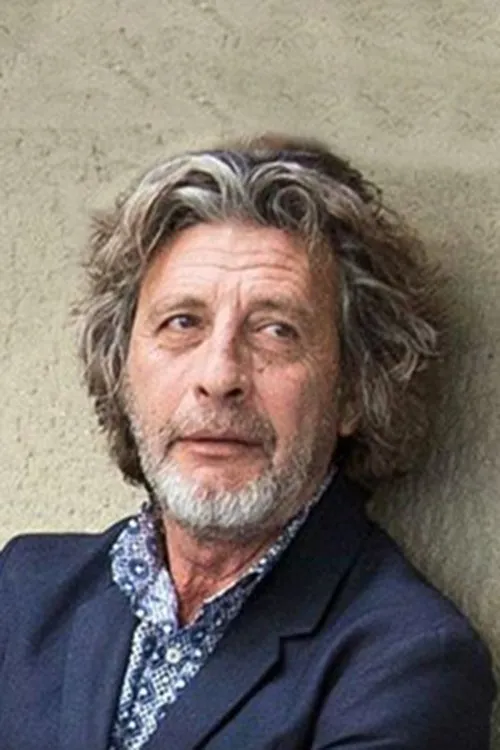 Takis Spiridakis interpretando a 