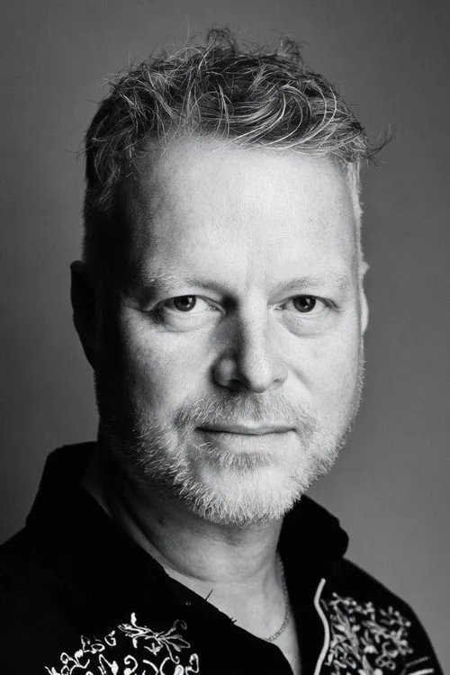 George Coyne ha trabajado con Tal Bachman en 1 ocasiones