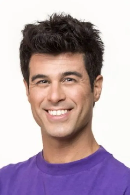 Tal Mosseri interpretando a 