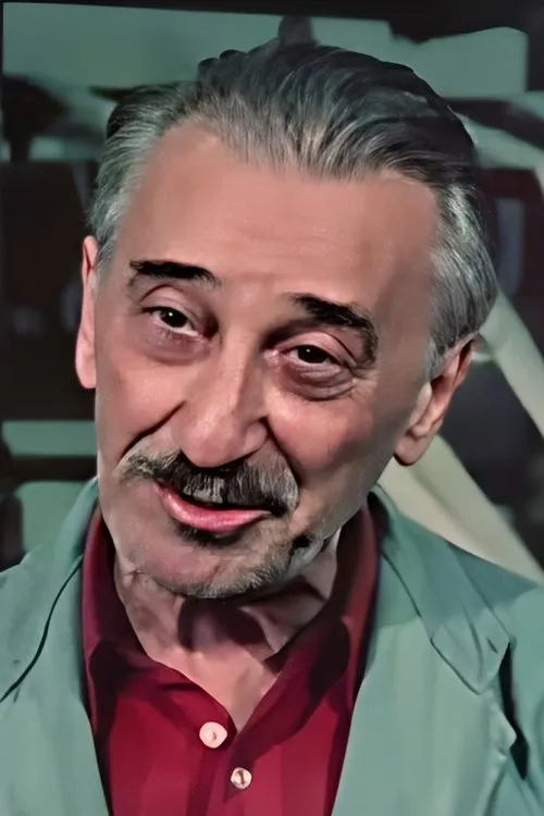 Talat Dumanlı interpretando a