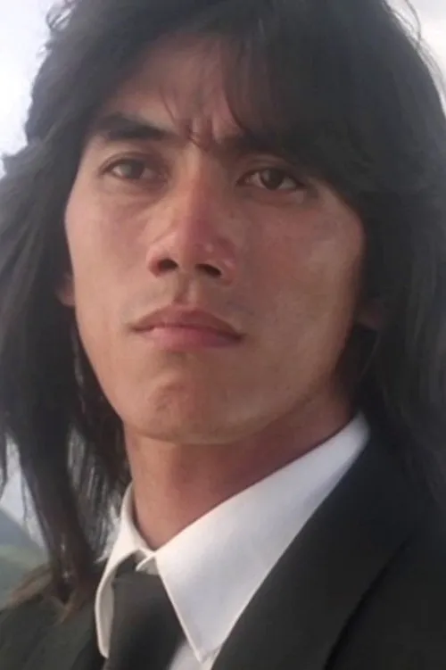 Tam Wai interpretando a Shiu Cheung