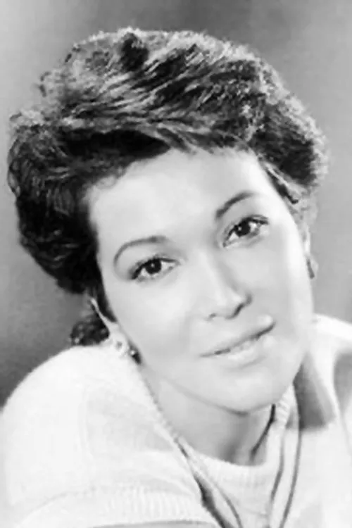 Tamara Shakirova interpretando a Nargiz