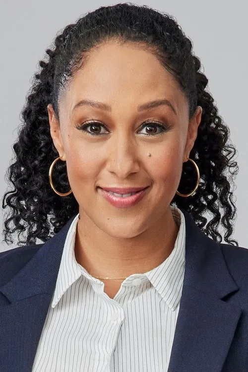 Tamera Mowry-Housley interpretando a Camryn Barnes / Apolla