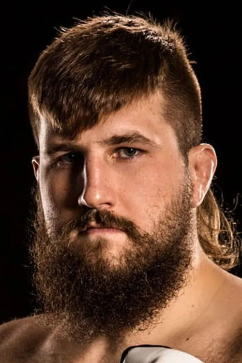 Tanner Boser interpretando a Self