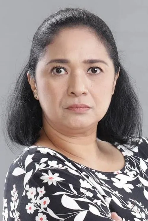 Tanya Gomez interpretando a