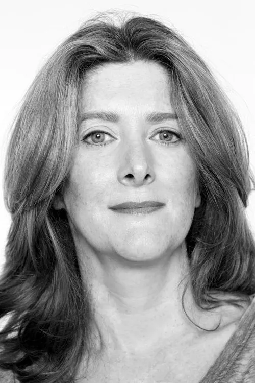 Tara MacGowran interpretando a Maeve