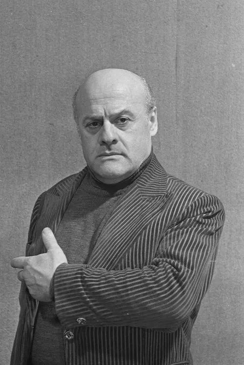 Tariel Sakvarelidze interpretando a 