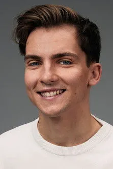 Foto de perfil del actor Tarjei Svalastog en el reparto