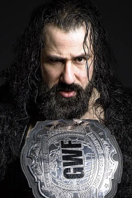 Tarkan Aslan interpretando a Tarkan Aslan