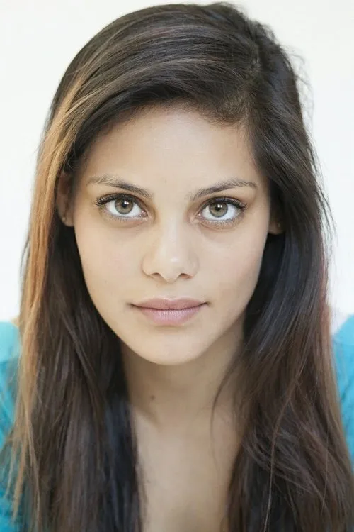 Tarryn Wyngaard — personaje: Natalie Isaacs