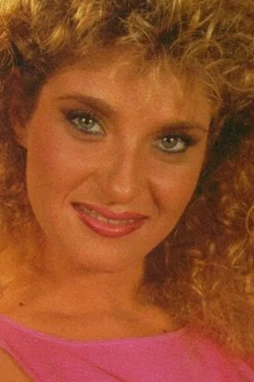 Tasha Voux interpretando a 