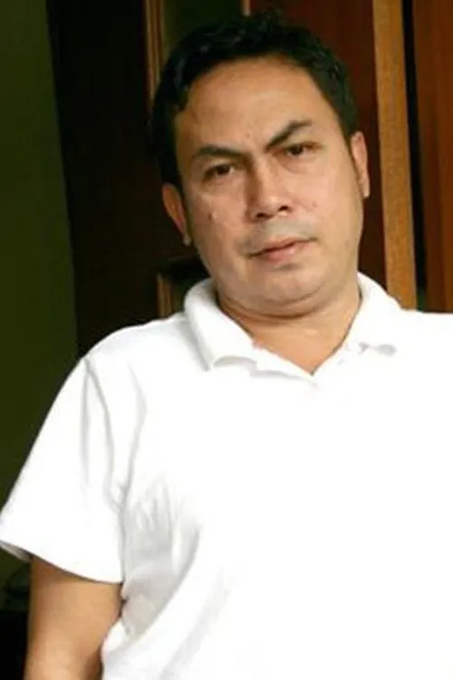 Tata Dado interpretando a Pocong