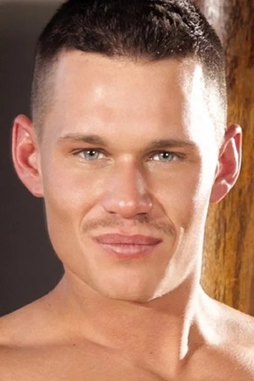 Tate Ryder interpretando a 