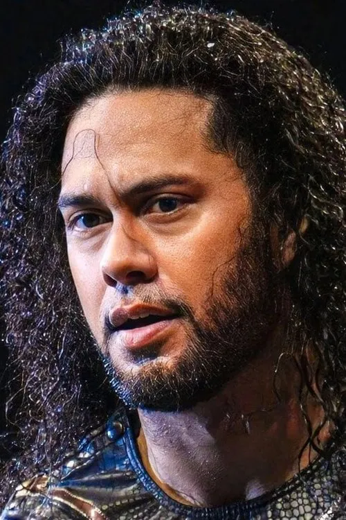 Taula Fifita interpretando a Hikuleo