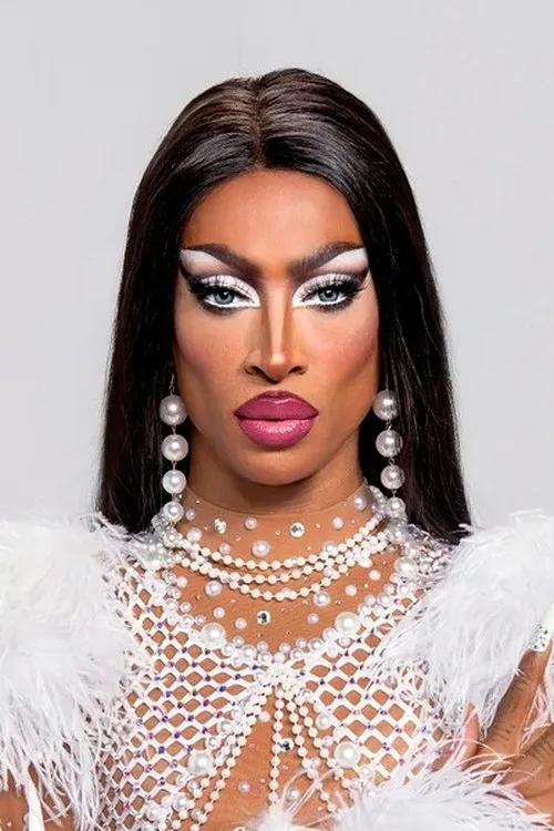 Tayce interpretando a Herself