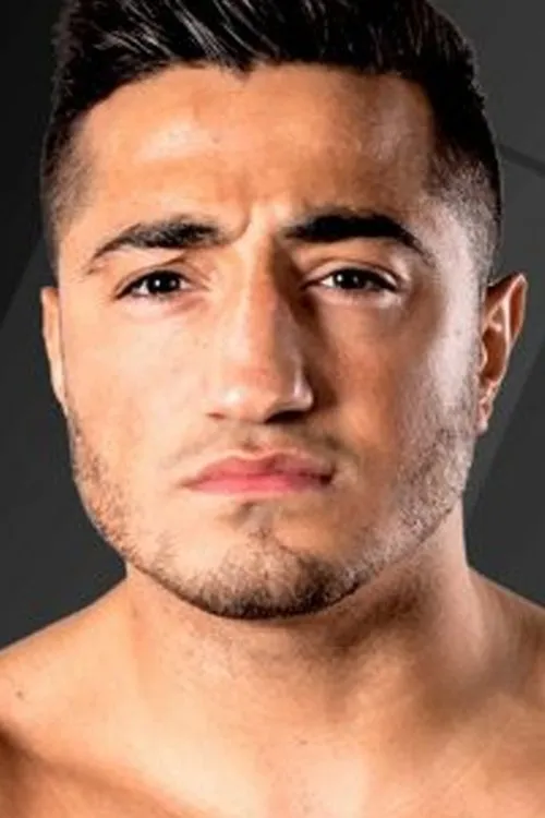 Tayfun Özcan interpretando a Self