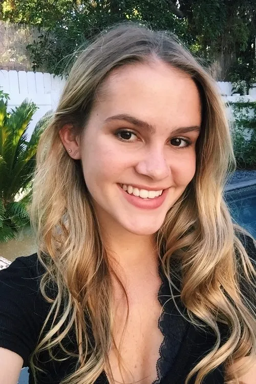 Taylar Hender interpretando a Amanda Peterson