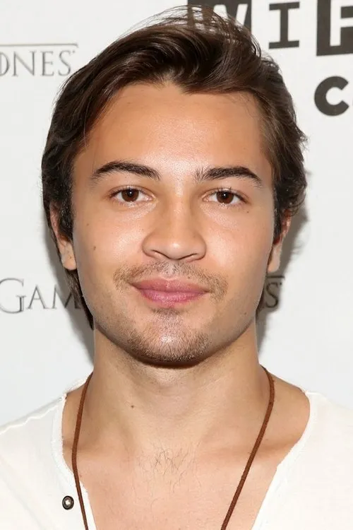 Taylor Gray interpretando a Friz Freleng