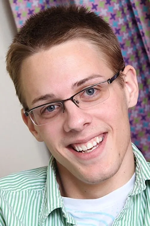 Taylor Lee interpretando a