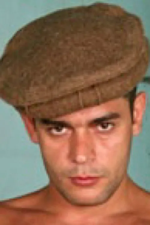 Taymullah interpretando a