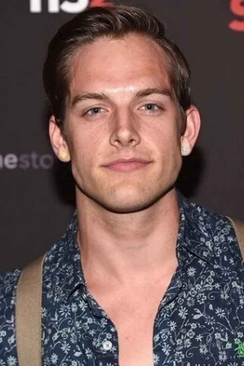 Tayte Hanson interpretando a