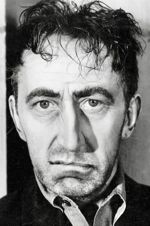 Ted Billings interpretando a Pub Patron (uncredited)