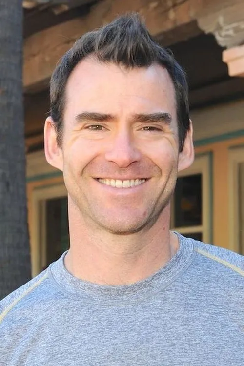 Ted McDonald interpretando a Himself