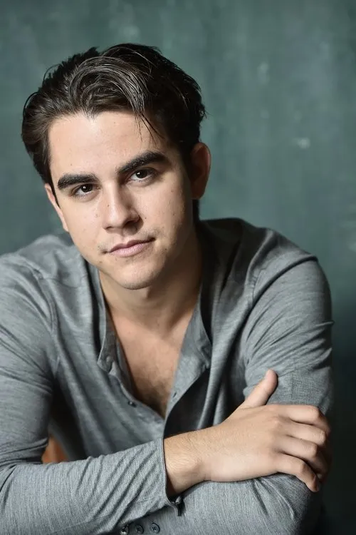 Sam Evans ha trabajado con Ted Stavros en 1 ocasiones