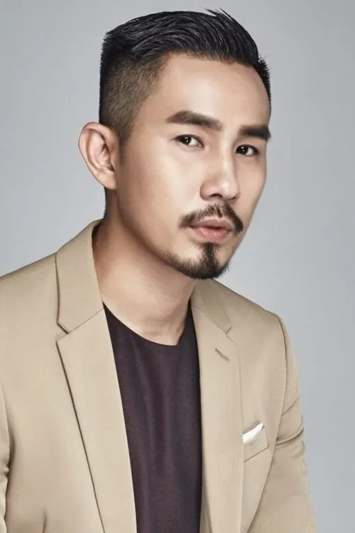 Teddy Chin interpretando a Yang Kaixin