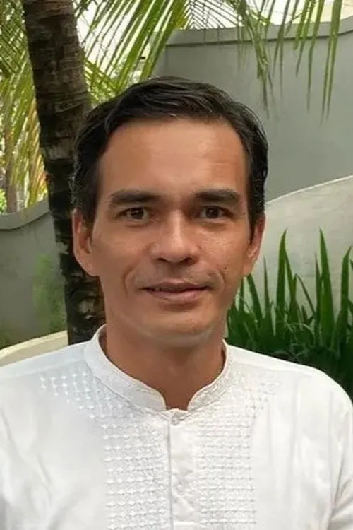 Teddy Syach interpretando a Malik